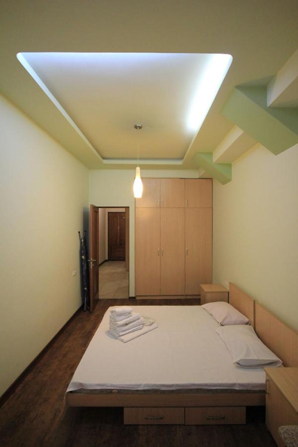 Rent Inn Yerevan On North Avenue Екстер'єр фото
