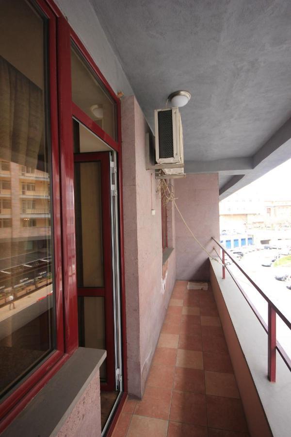 Rent Inn Yerevan On North Avenue Екстер'єр фото